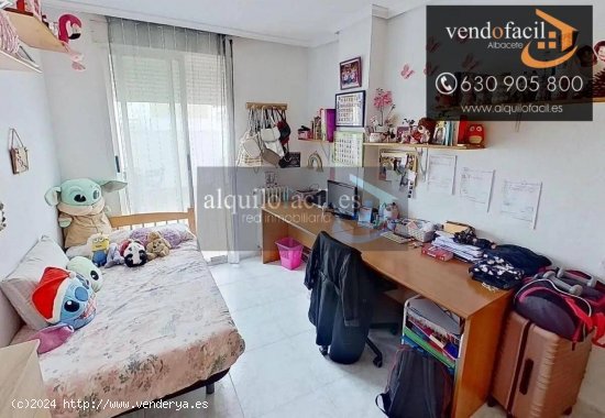 SE VENDE O ALQUILA CON OPCION A COMPRA PISO EN C/ CRUZ CON GARAJE. TRASTERO Y PATIO DE 50 METROS DE 