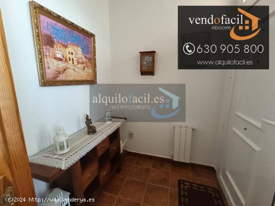 SE VENDE ADOSADO EN VILLAVALIENTE DE 6 HABITACIONES ,3 BAÑOS Y PATIO DE 40 METROS POR 180.000€