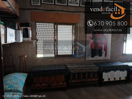 SE VENDE CASA EN BARRAX DE 5 DORMITORIOS Y PATIO DE 50 METROS POR 82000€