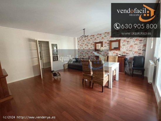 SE VENDE PISO EN AVDA. RAMON Y CAJAL DE 3 HABITACIONES Y 2 BAÑOS POR 220000€