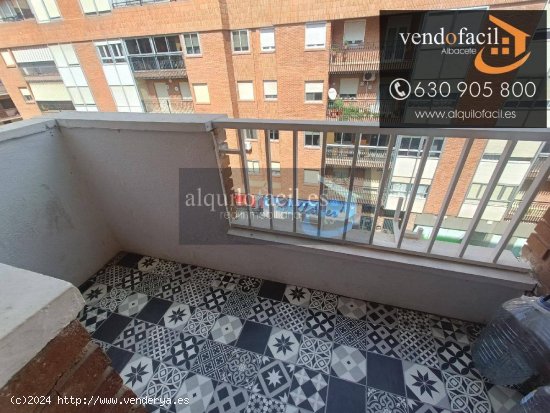 SE VENDE PISO EN AVDA. RAMON Y CAJAL DE 3 HABITACIONES Y 2 BAÑOS POR 220000€