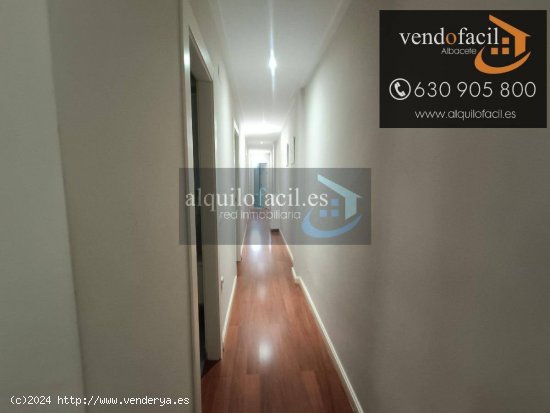 SE VENDE PISO EN AVDA. RAMON Y CAJAL DE 3 HABITACIONES Y 2 BAÑOS POR 220000€