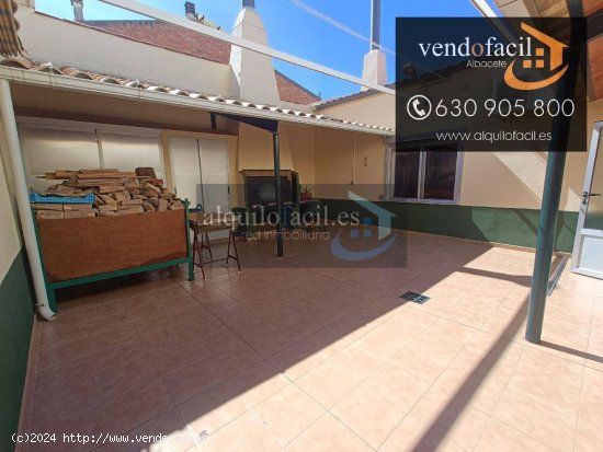  SE VENDE CASA EN LA RODA DE 148 METROS CON PATIO DE 40 METROS POR 89000€ 