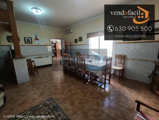 SE VENDE CASA EN LA RODA DE 148 METROS CON PATIO DE 40 METROS POR 89000€