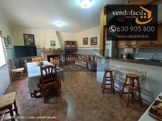 SE VENDE CASA EN LA RODA DE 148 METROS CON PATIO DE 40 METROS POR 89000€