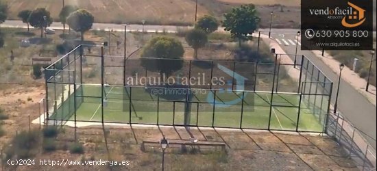 SE VENDE ADOSADO EN VILLAR DE CHINCHILLA DE 4 HABITACIONES CON PISCINA COMUNITARIA POR 153000€