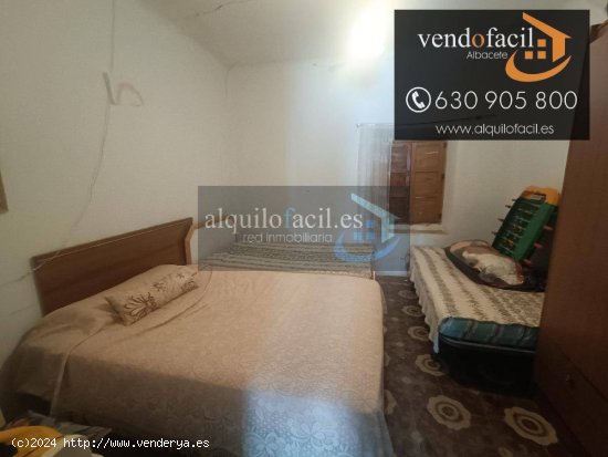 SE VENDE CASA EN POZOHONDO DE 5 HABITACIONES Y PATIO DE 40 METROS POR 39000€