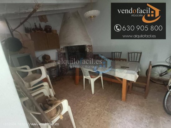 SE VENDE CASA EN POZOHONDO DE 5 HABITACIONES Y PATIO DE 40 METROS POR 39000€