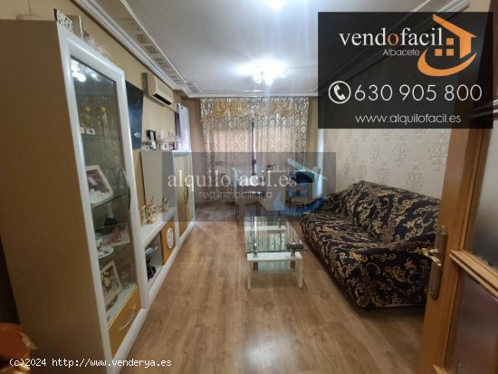 SE VENDE PISO EN C/ HERMANOS PINZÓN DE 3 HABITACIONES Y 2 BAÑOS CON PATIO DE 30 METROS Y TRASTERO 