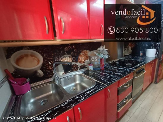 SE VENDE PISO EN C/ HERMANOS PINZÓN DE 3 HABITACIONES Y 2 BAÑOS CON PATIO DE 30 METROS Y TRASTERO 