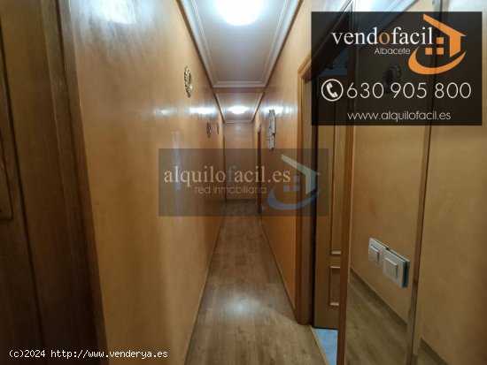 SE VENDE PISO EN C/ HERMANOS PINZÓN DE 3 HABITACIONES Y 2 BAÑOS CON PATIO DE 30 METROS Y TRASTERO 