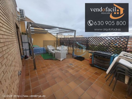 SE VENDE ATICO CON GARAJE EN ZONA IMAGINALIA DE 2 HABITACIONES Y TERRAZA DE 28 METROS POR 175000€