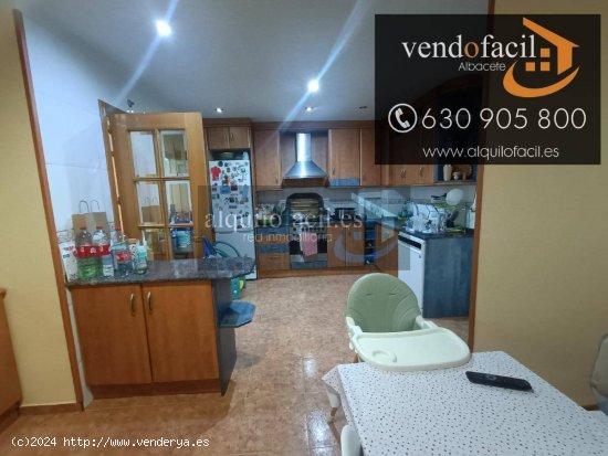 SE VENDE PISO BAJO + GARAJE + TRASTERO DE 3 HABITACIONES Y 2 BAÑOS CON PATIO DE 15 METROS POR 22000