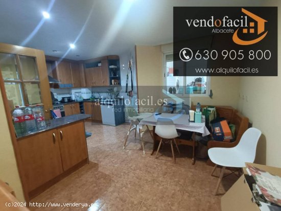 SE VENDE PISO BAJO + GARAJE + TRASTERO DE 3 HABITACIONES Y 2 BAÑOS CON PATIO DE 15 METROS POR 22000