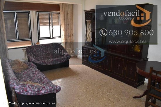 SE VENDE PISO EN LA GINETA DE 3 HABITACIONES Y TERRAZA 150 METROS POR 53000€