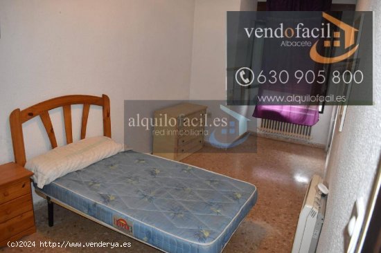 SE VENDE PISO EN LA GINETA DE 3 HABITACIONES Y TERRAZA 150 METROS POR 53000€