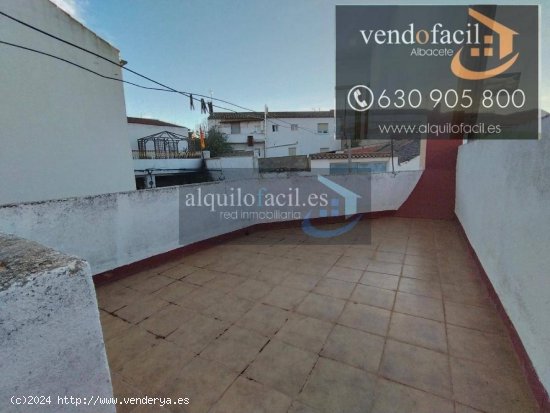 SE VENDE CASA EN CASAS DE JUAN NUÑEZ DE 3 HABITACIONES Y TERRAZA 20 METROS POR 45000€