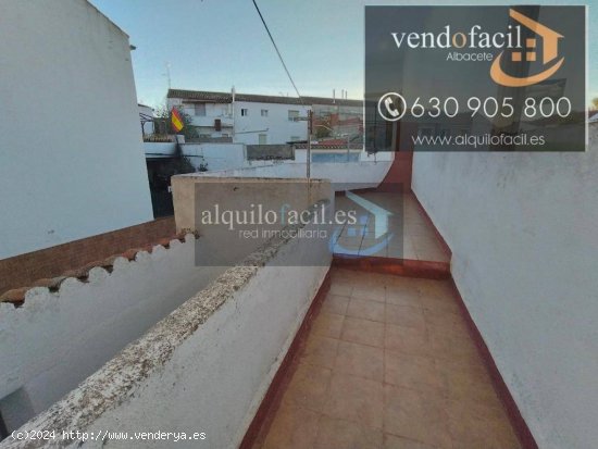 SE VENDE CASA EN CASAS DE JUAN NUÑEZ DE 3 HABITACIONES Y TERRAZA 20 METROS POR 45000€