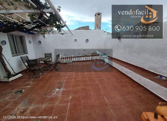  SE VENDE CASA EN NAVA DE ARRIBA DE 4 HABITACIONES Y PATIO DE 40 METROS 