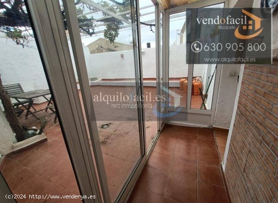 SE VENDE CASA EN NAVA DE ARRIBA DE 4 HABITACIONES Y PATIO DE 40 METROS