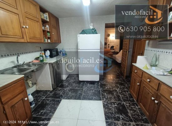 SE VENDE CASA EN NAVA DE ARRIBA DE 4 HABITACIONES Y PATIO DE 40 METROS