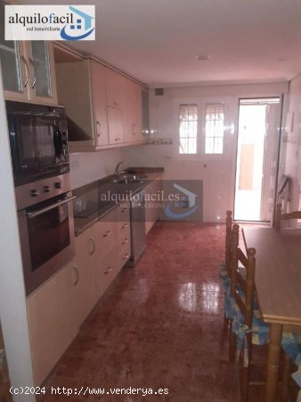 Alquilofacil-murcia alquila esta estupenda vivienda en la zona de abenarabi en 975€