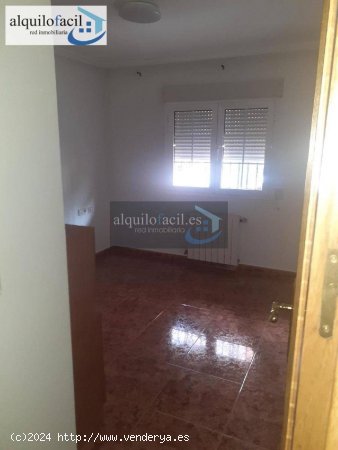 Alquilofacil-murcia alquila esta estupenda vivienda en la zona de abenarabi en 975€