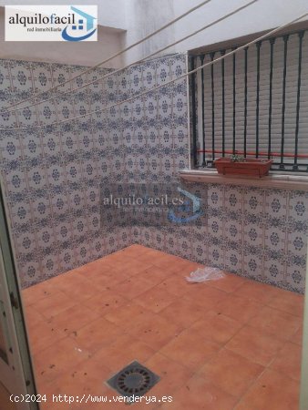 Alquilofacil-murcia alquila esta estupenda vivienda en la zona de abenarabi en 975€