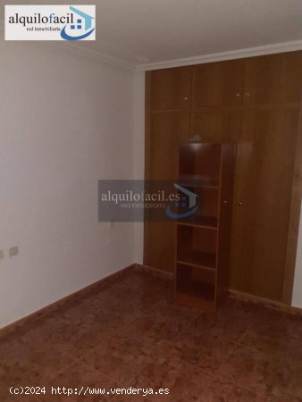 Alquilofacil-murcia alquila esta estupenda vivienda en la zona de abenarabi en 975€