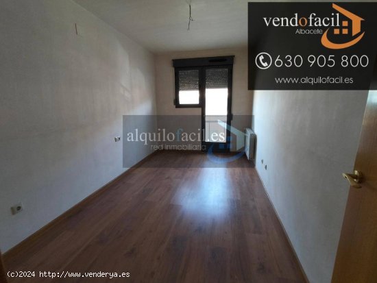 SE VENDE PISO CON GARAJE Y TRASTERO Y PATIO 42 METROS A ESTRENAR  EN POZO CAÑADA POR 170000€