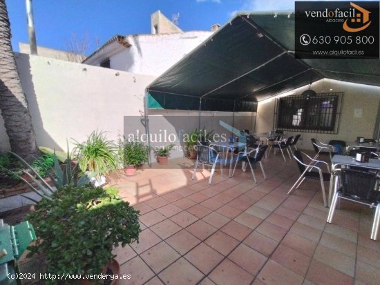 SE VENDE HOSTAL CERCA DE HELLIN DE 8 HABITACIONES CON RESTAURANTE Y 2 TERRAZAS POR 180000€