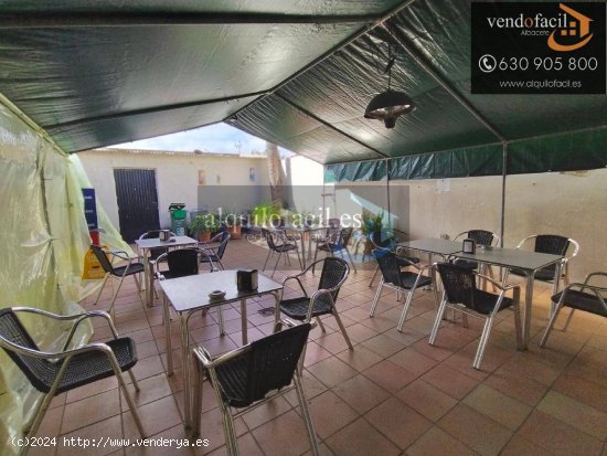 SE VENDE HOSTAL CERCA DE HELLIN DE 8 HABITACIONES CON RESTAURANTE Y 2 TERRAZAS POR 180000€