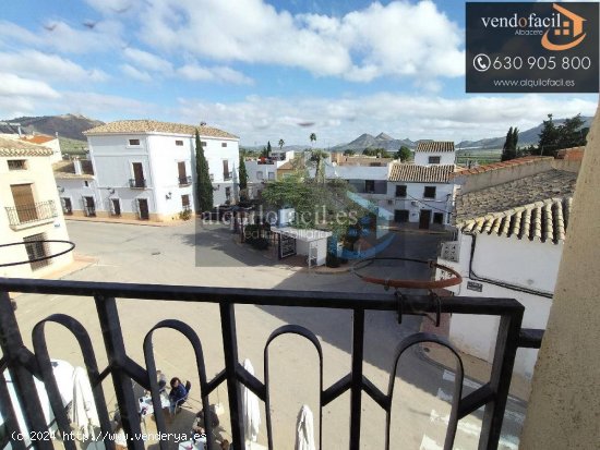 SE VENDE HOSTAL CERCA DE HELLIN DE 8 HABITACIONES CON RESTAURANTE Y 2 TERRAZAS POR 180000€