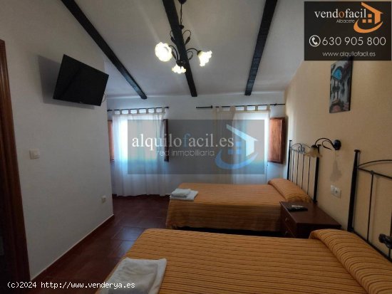 SE VENDE HOSTAL CERCA DE HELLIN DE 8 HABITACIONES CON RESTAURANTE Y 2 TERRAZAS POR 180000€