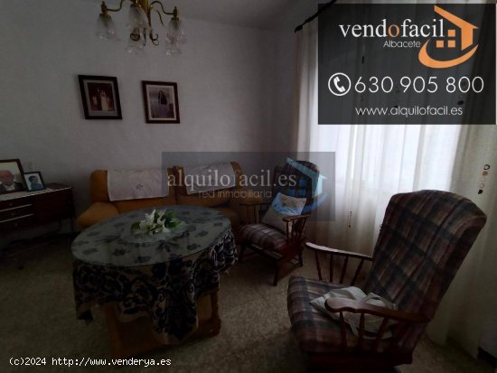 SE VENDE CASA EN TOBARRA CON PATIO DE 100 METROS