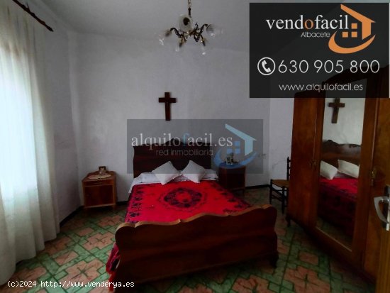 SE VENDE CASA EN TOBARRA CON PATIO DE 100 METROS