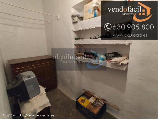 SE VENDE CASA EN TOBARRA CON PATIO DE 100 METROS