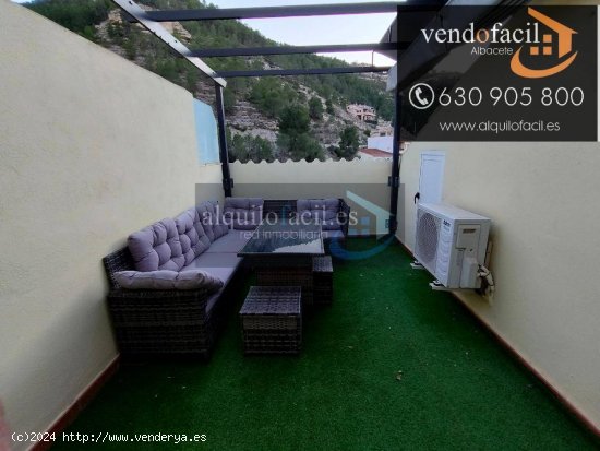 SE VENDE DUPLEX EN ALCALÁ DEL JÚCAR DE 4 HABITACIONES, 2 BAÑOS, PISCINA, GARAJE OPCIONAL Y TRASTE