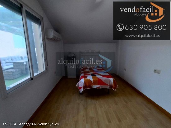 SE VENDE DUPLEX EN ALCALÁ DEL JÚCAR DE 4 HABITACIONES, 2 BAÑOS, PISCINA, GARAJE OPCIONAL Y TRASTE