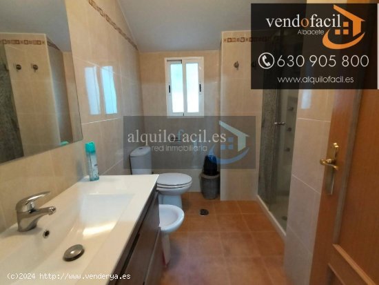 SE VENDE DUPLEX EN ALCALÁ DEL JÚCAR DE 4 HABITACIONES, 2 BAÑOS, PISCINA, GARAJE OPCIONAL Y TRASTE