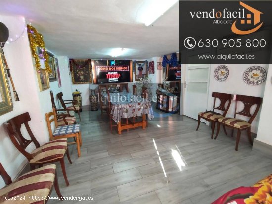 SE VENDE DUPLEX EN ZONA HOSPITAL DE 3 HABITACIONES Y 2 SALONES POR 120000€