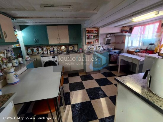 SE VENDE DUPLEX EN ZONA HOSPITAL DE 3 HABITACIONES Y 2 SALONES POR 120000€