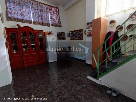 SE VENDE DUPLEX EN ZONA HOSPITAL DE 3 HABITACIONES Y 2 SALONES POR 120000€