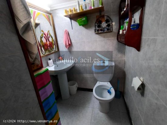 SE VENDE DUPLEX EN ZONA HOSPITAL DE 3 HABITACIONES Y 2 SALONES POR 120000€