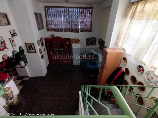 SE VENDE DUPLEX EN ZONA HOSPITAL DE 3 HABITACIONES Y 2 SALONES POR 120000€