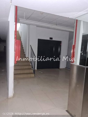 Se vende Gran  local comercial en Plaza mayor de Huercal Overa