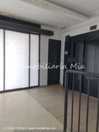 Se vende Gran  local comercial en Plaza mayor de Huercal Overa