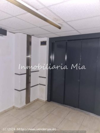 Se vende Gran  local comercial en Plaza mayor de Huercal Overa