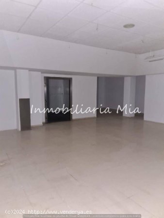 Se vende Gran  local comercial en Plaza mayor de Huercal Overa