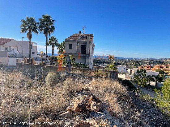 Parcela urbana con vistas al mar y orientación sur.